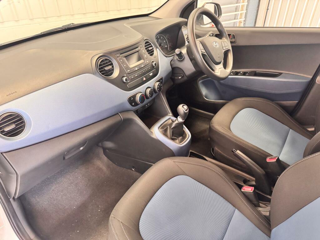 Hyundai I10  White #16