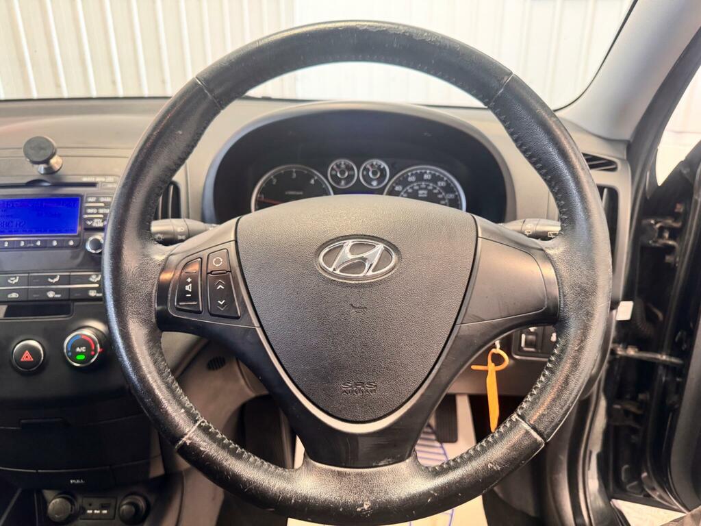 Hyundai I30 Hatchback 1.6 Crdi Comfort 2011 Silver #18
