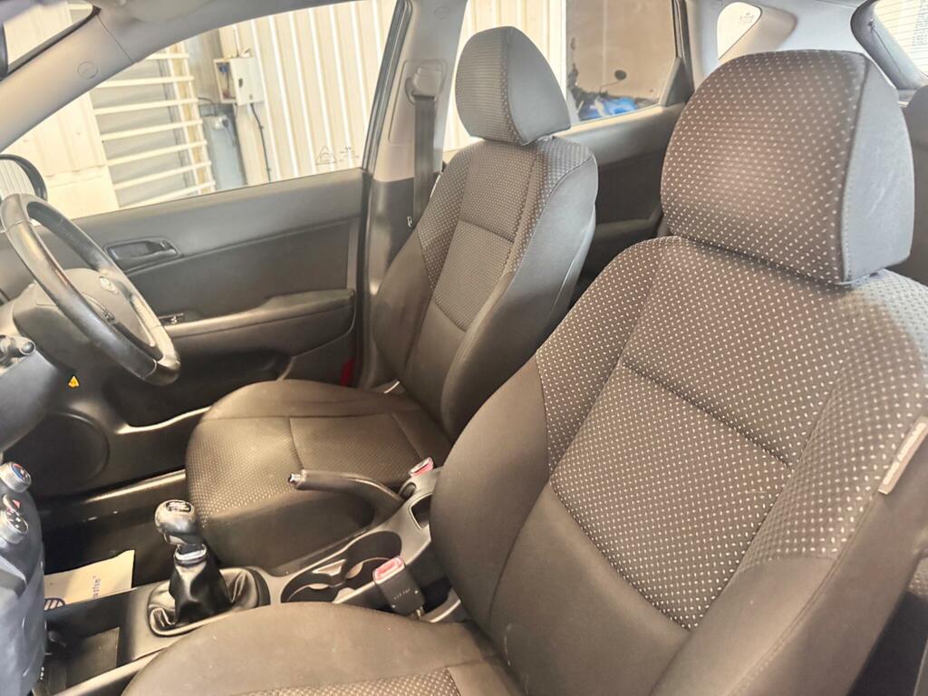 Hyundai I30 Hatchback 1.6 Crdi Comfort 2011 Silver #17
