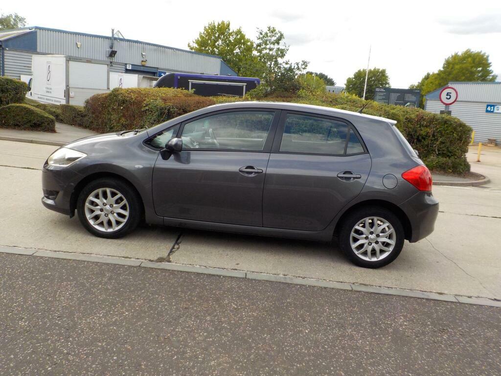Toyota Auris Silver #9