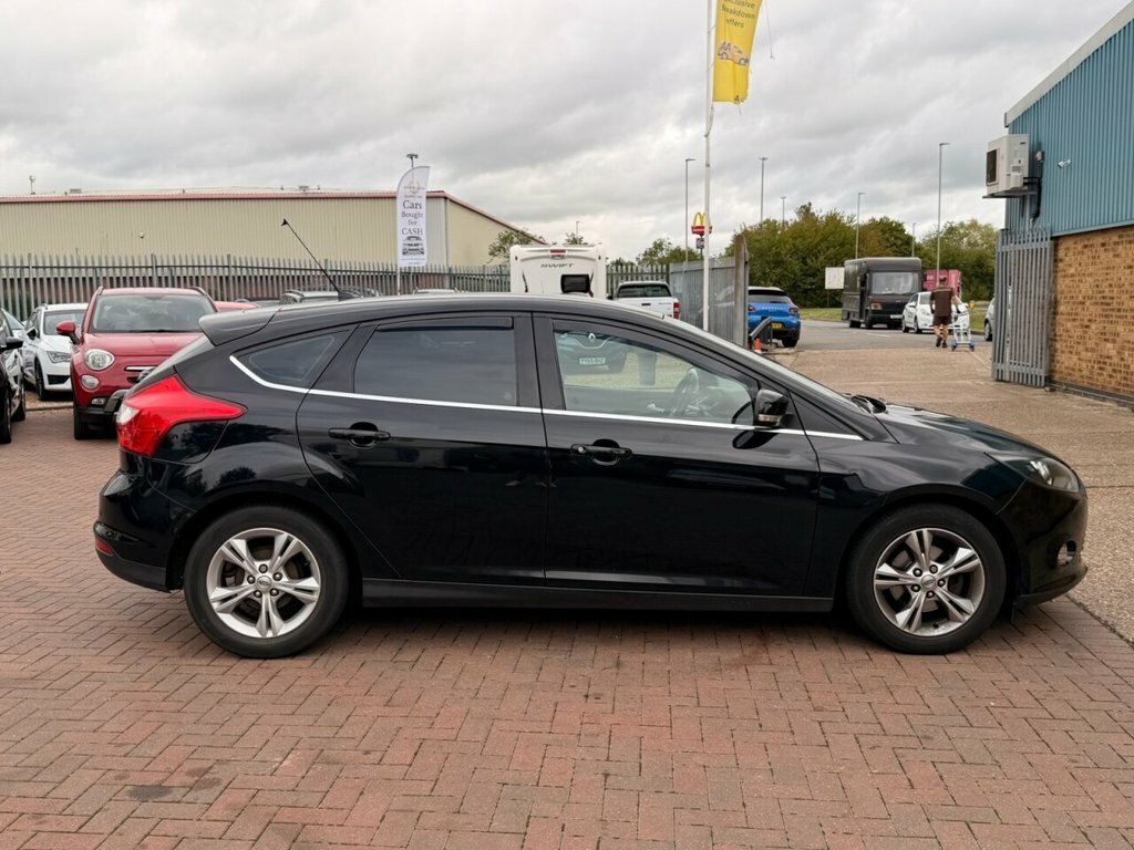 Ford Focus 1.0 125 Ecoboost Zetec Black #3