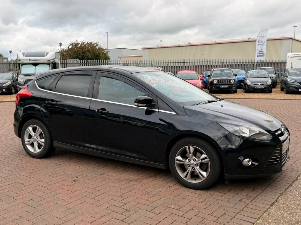 Ford Focus 1.0 125 Ecoboost Zetec Black #4