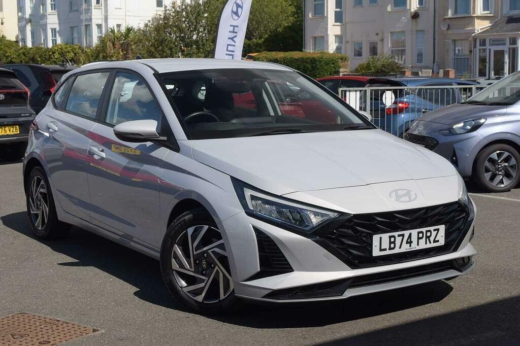 Hyundai I20 Petrol White #2