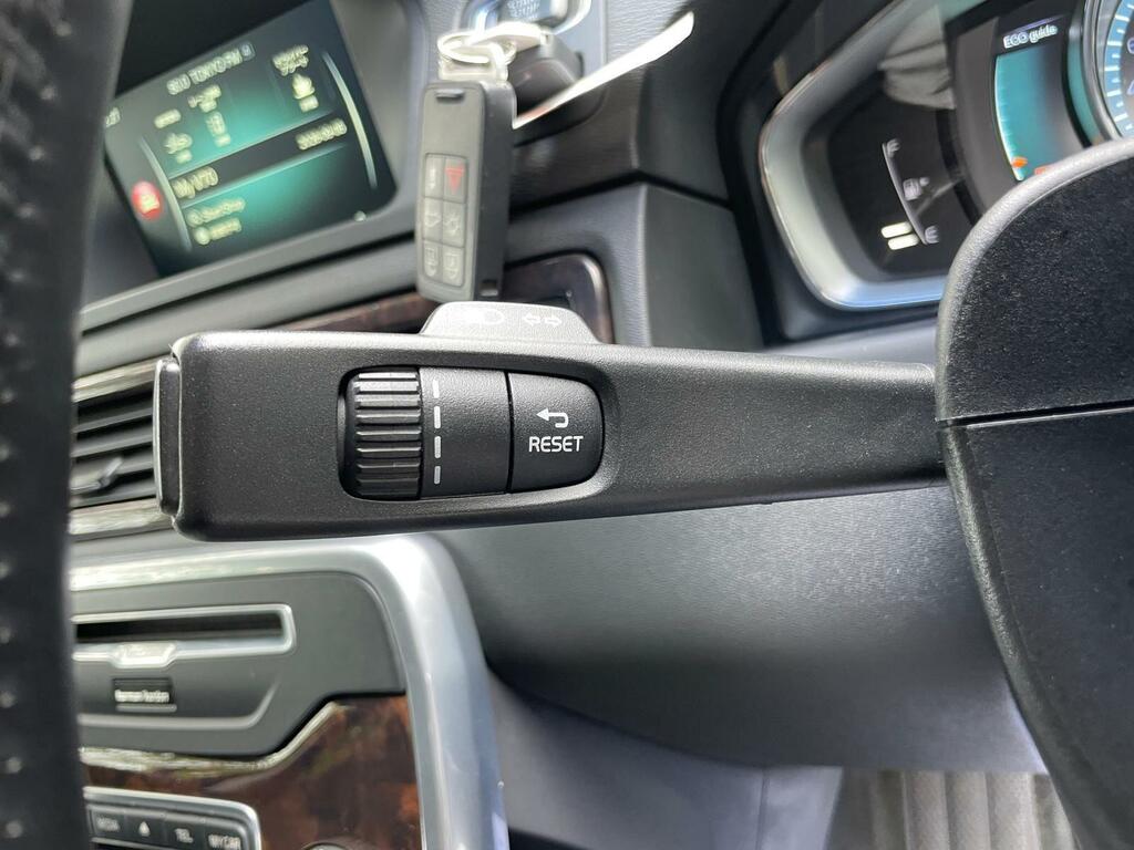 Volvo V70 2.0 D4 Se Lux Black #35