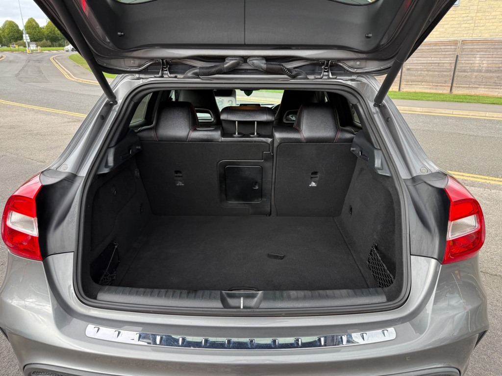 Mercedes-Benz GLA Class 2L Amg Line Black #20