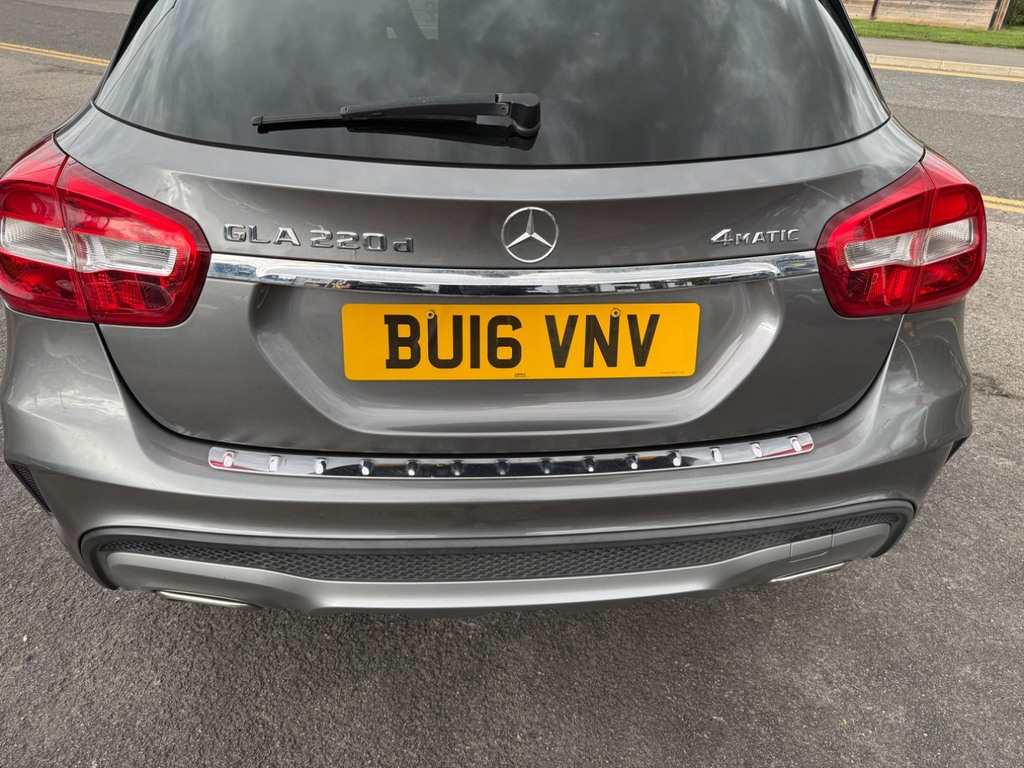 Mercedes-Benz GLA Class 2L Amg Line Black #18