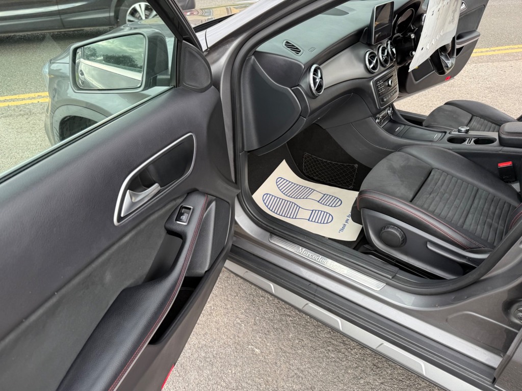 Mercedes-Benz GLA Class 2L Amg Line Black #40