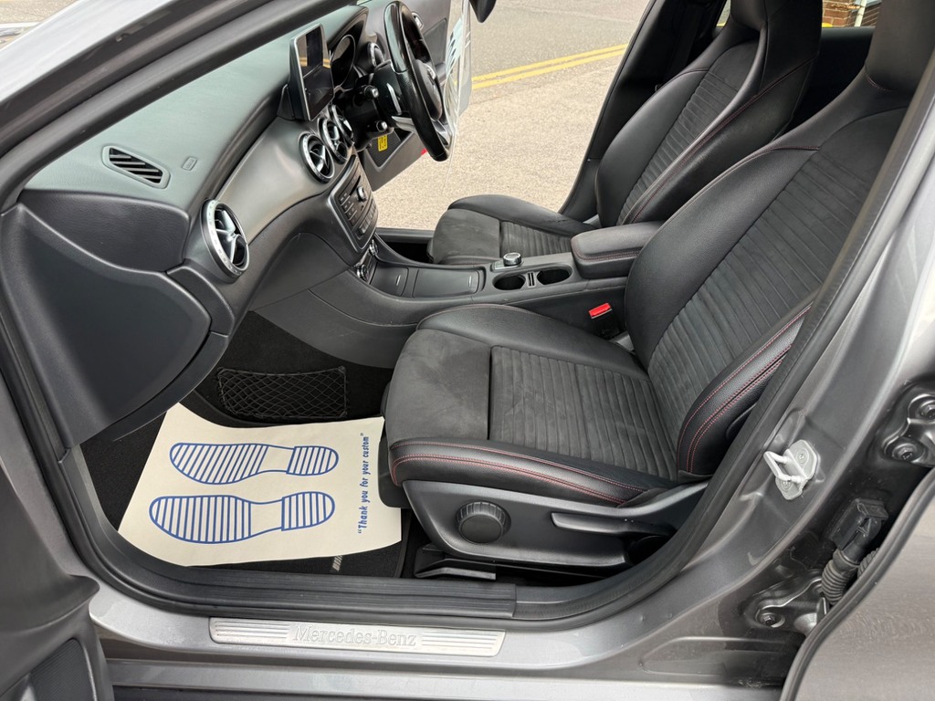 Mercedes-Benz GLA Class 2L Amg Line Black #42