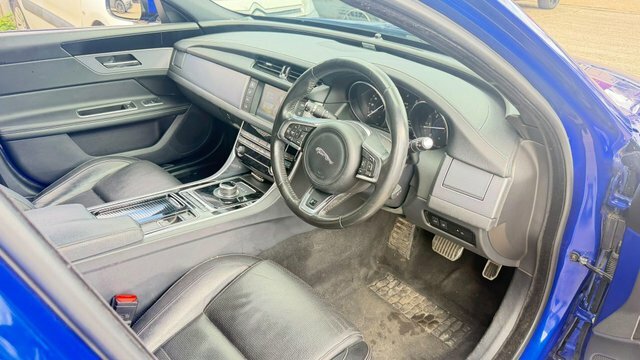 Jaguar XF 2.0 D Prestige Black #11