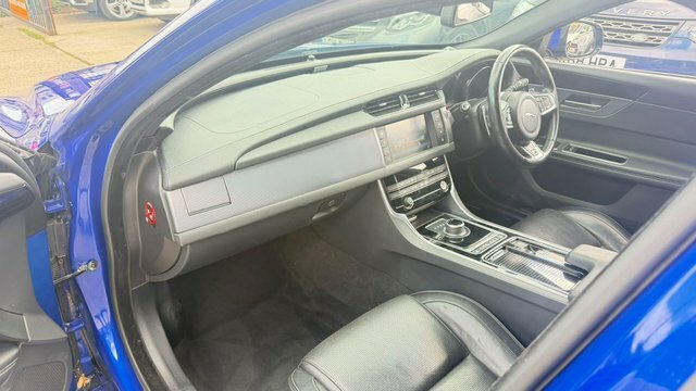 Jaguar XF 2.0 D Prestige Black #20
