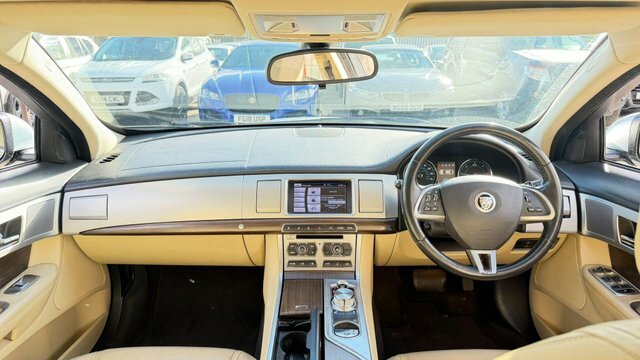 Jaguar XF D V6 Premium Red #17