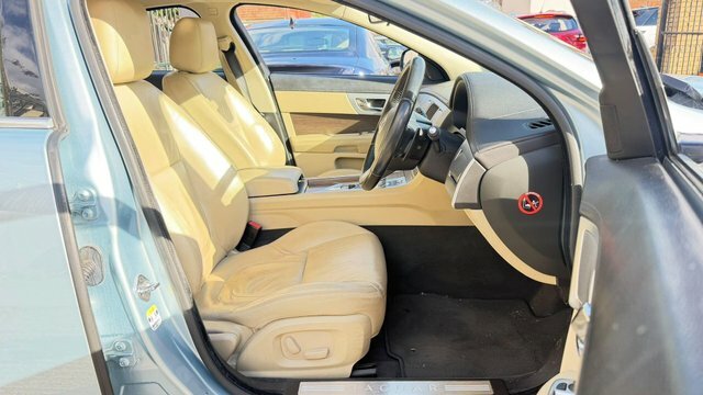 Jaguar XF D V6 Premium Red #9