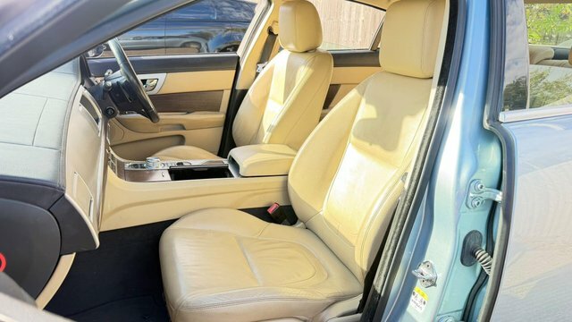 Jaguar XF D V6 Premium Red #15
