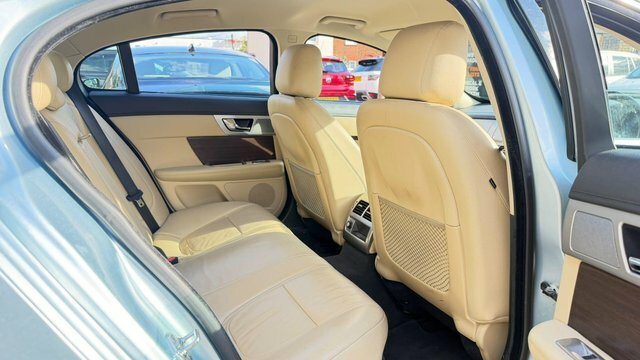 Jaguar XF D V6 Premium Red #13