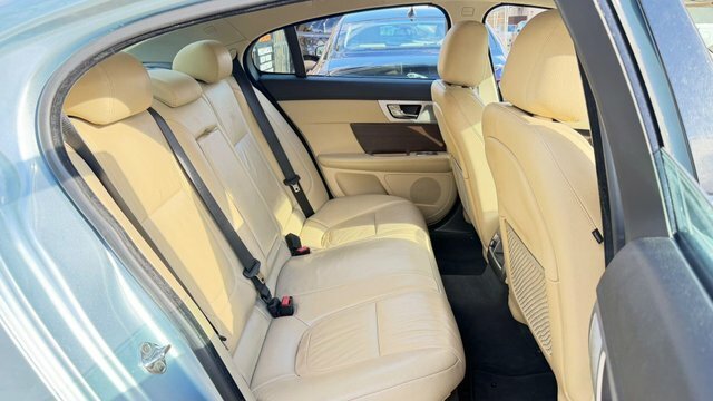 Jaguar XF D V6 Premium Red #11