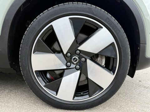 Volvo C40 Ultimate Black #12