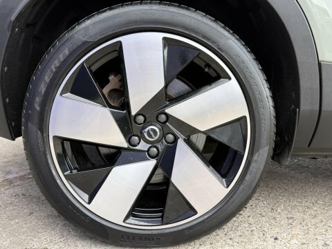 Volvo C40 Ultimate Black #13