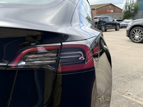 Tesla Model 3 Dual Motor Performance Saloon White #16