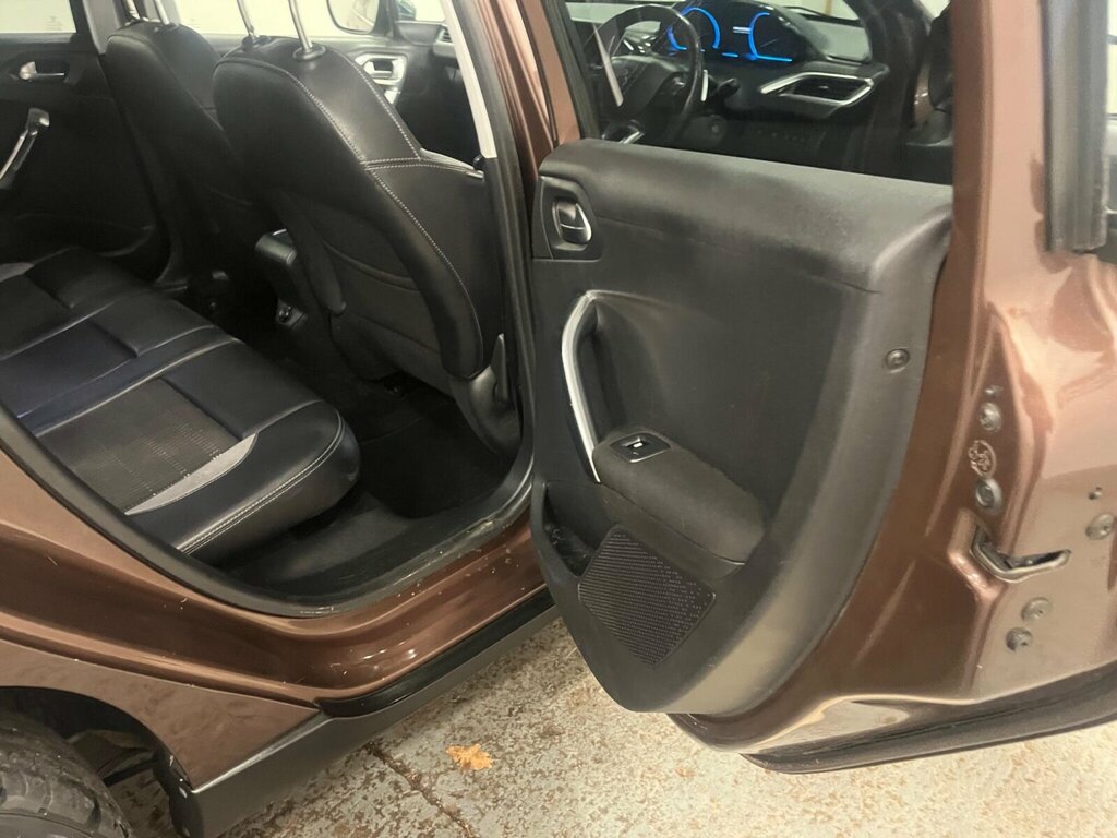 Peugeot 2008 1.2 Puretech Active Red #14