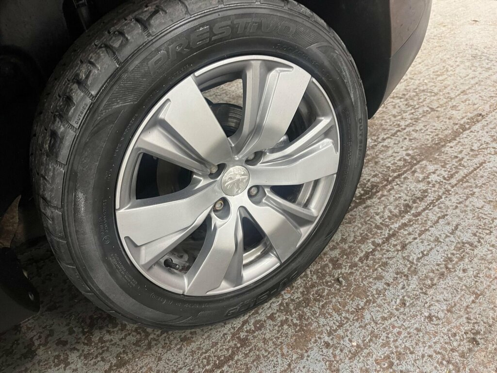 Peugeot 2008 1.2 Puretech Active Red #23