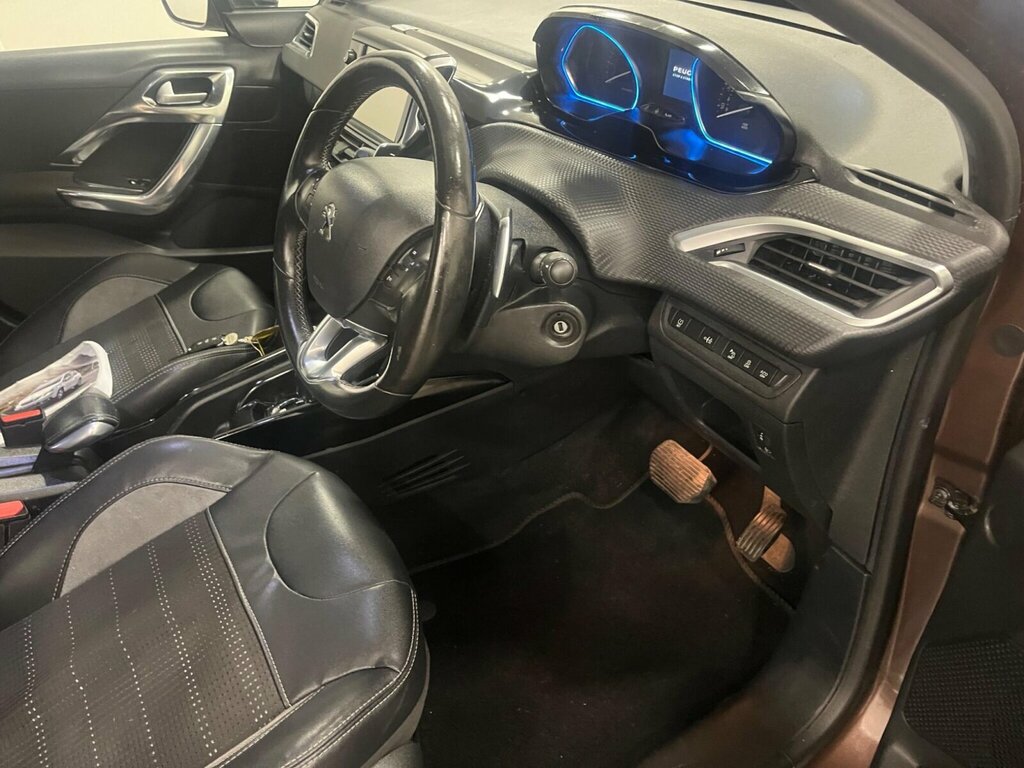 Peugeot 2008 1.2 Puretech Active Red #37