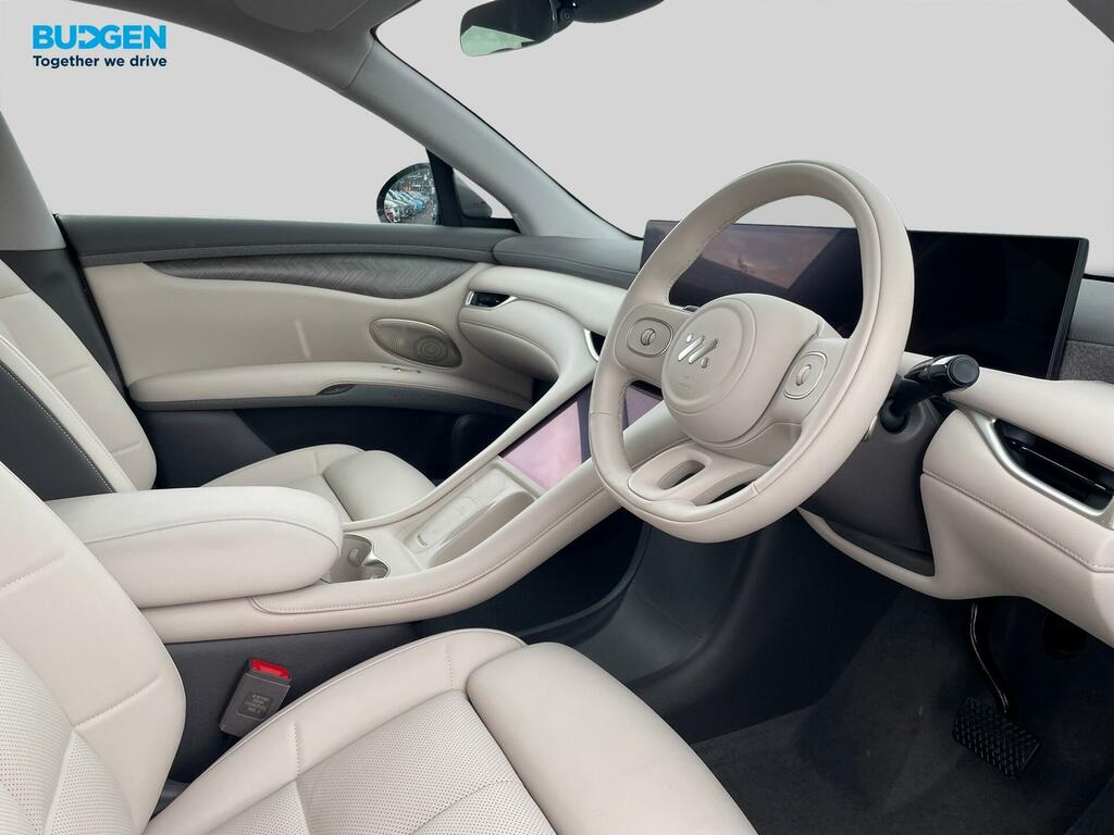 MG IM6 300Kw Long Range 100Kwh White #9