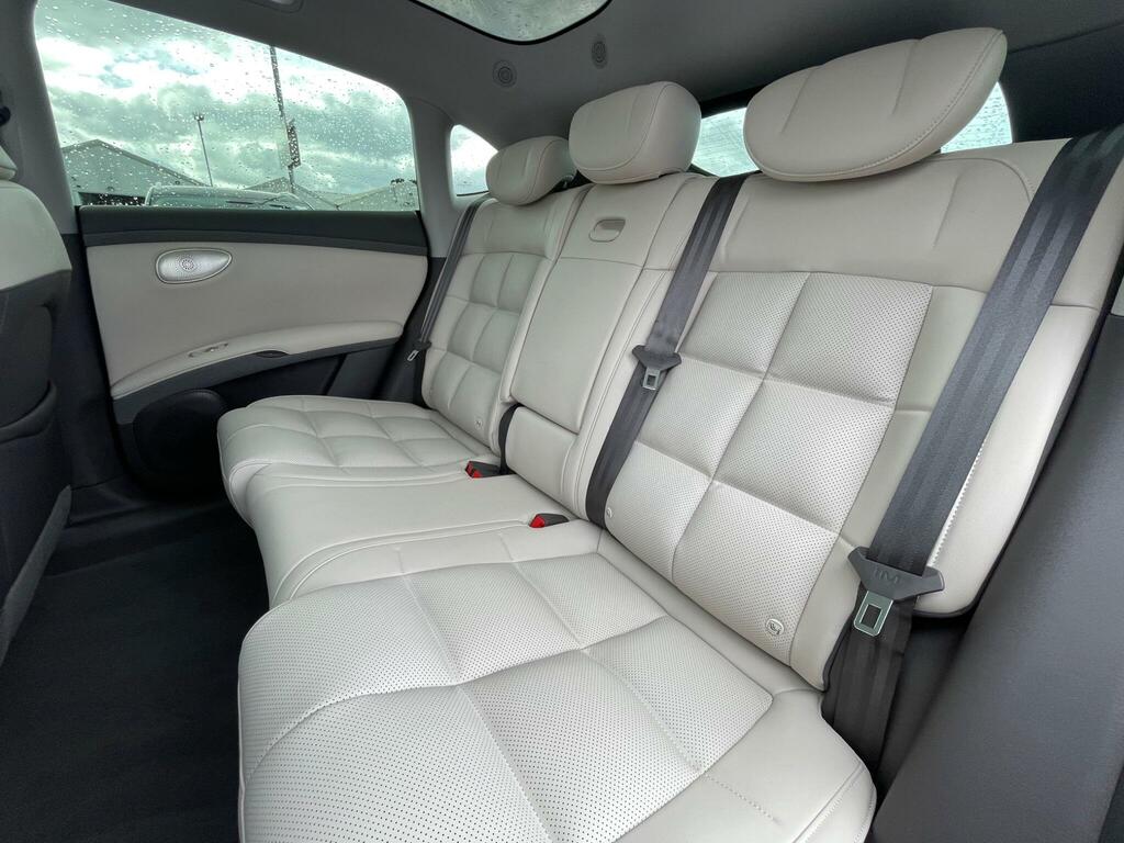 MG IM6 300Kw Long Range 100Kwh White #59