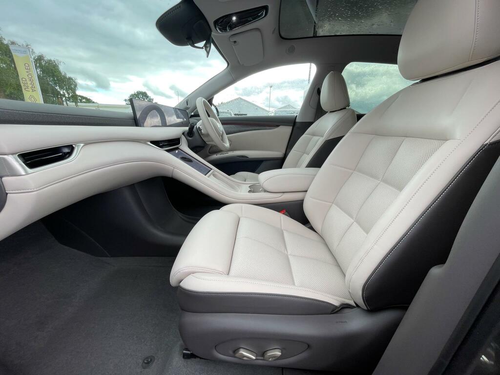 MG IM6 300Kw Long Range 100Kwh White #55