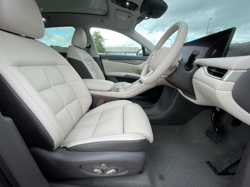 MG IM6 300Kw Long Range 100Kwh White #36