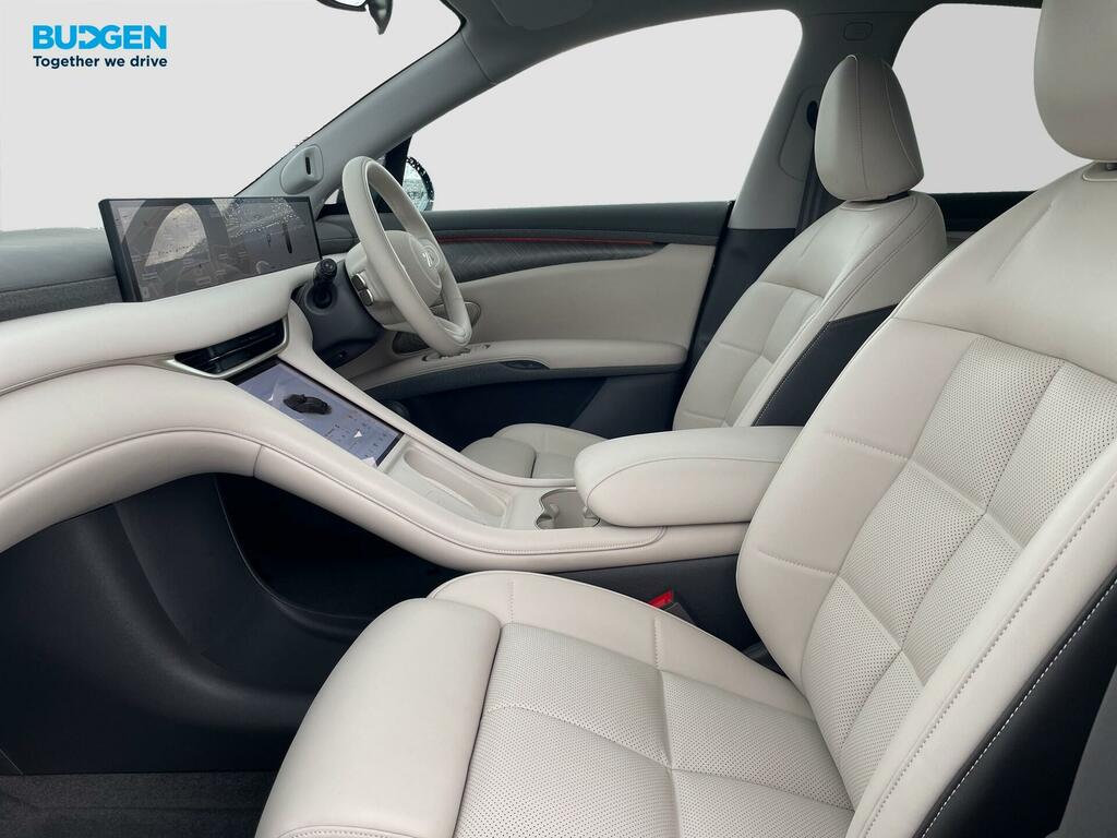 MG IM6 300Kw Long Range 100Kwh White #14