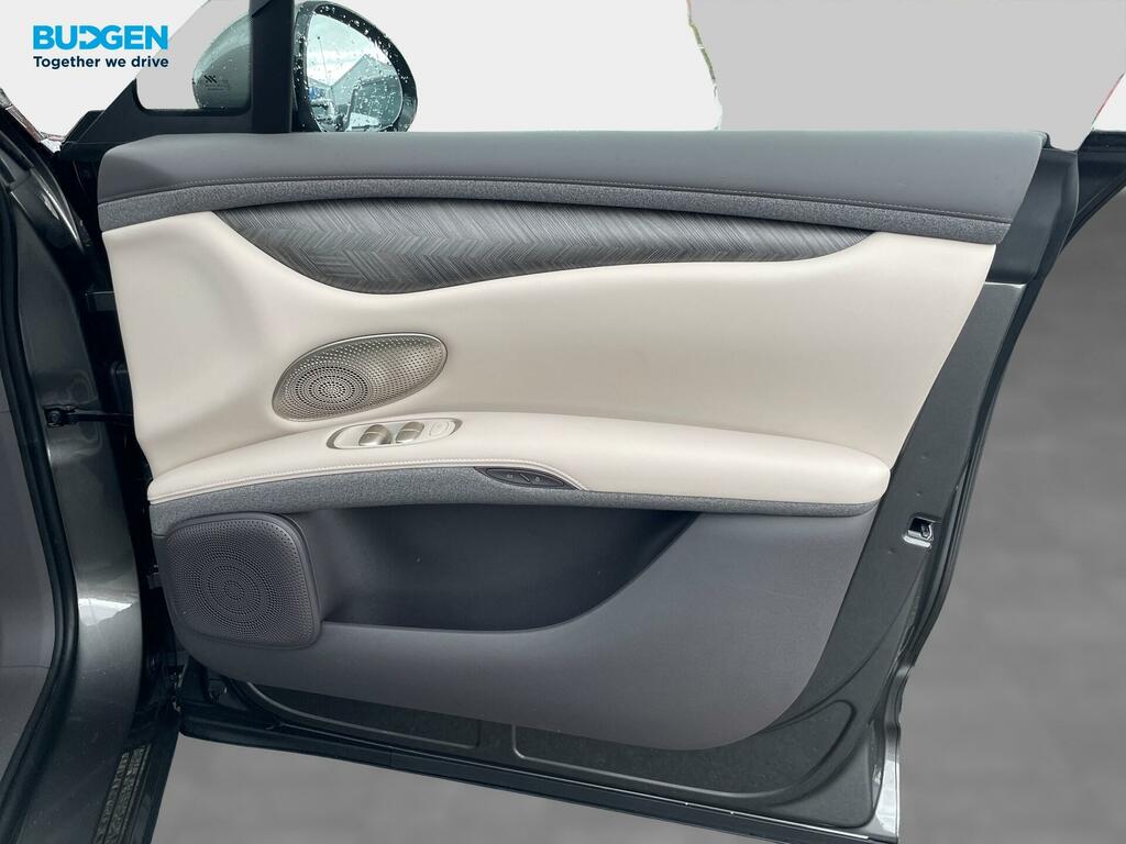 MG IM6 300Kw Long Range 100Kwh White #7