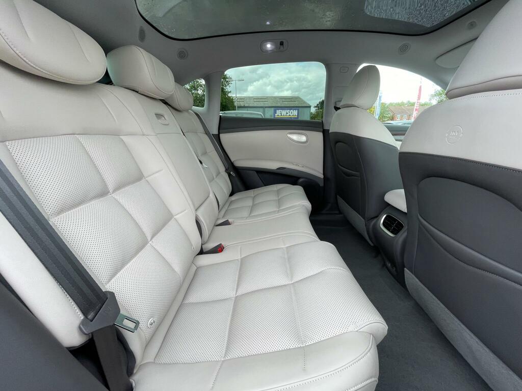 MG IM6 300Kw Long Range 100Kwh White #63