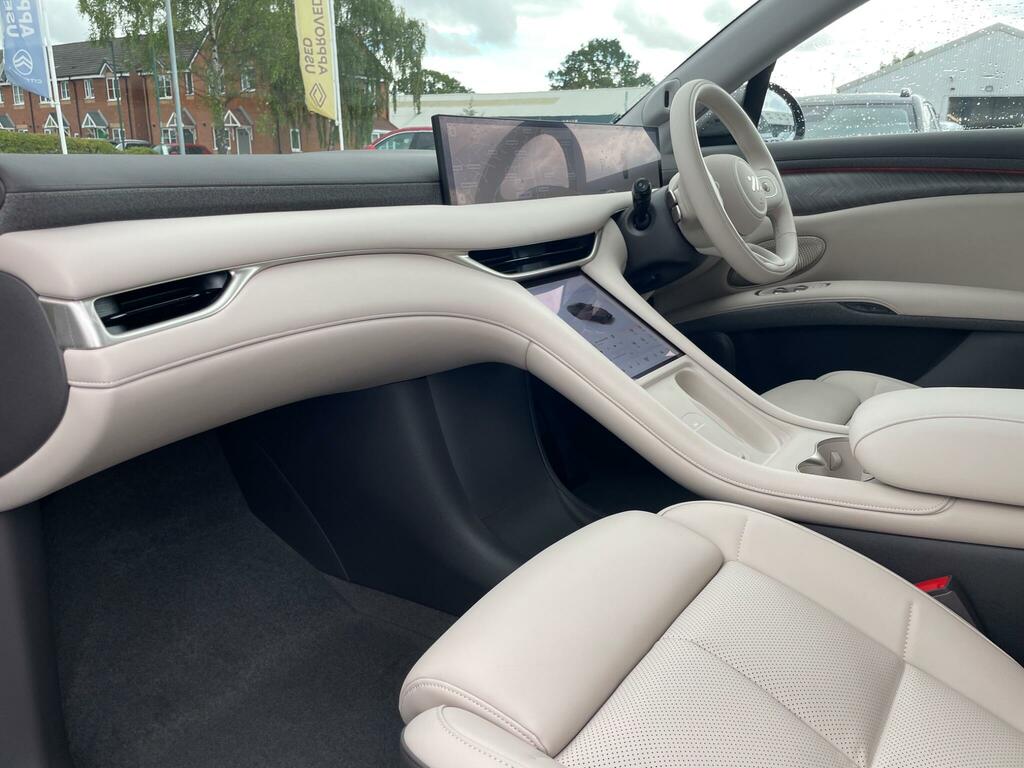 MG IM6 300Kw Long Range 100Kwh White #54