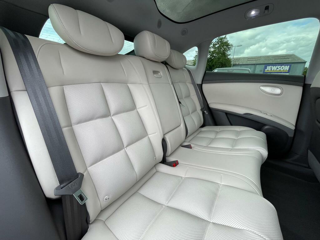 MG IM6 300Kw Long Range 100Kwh White #62