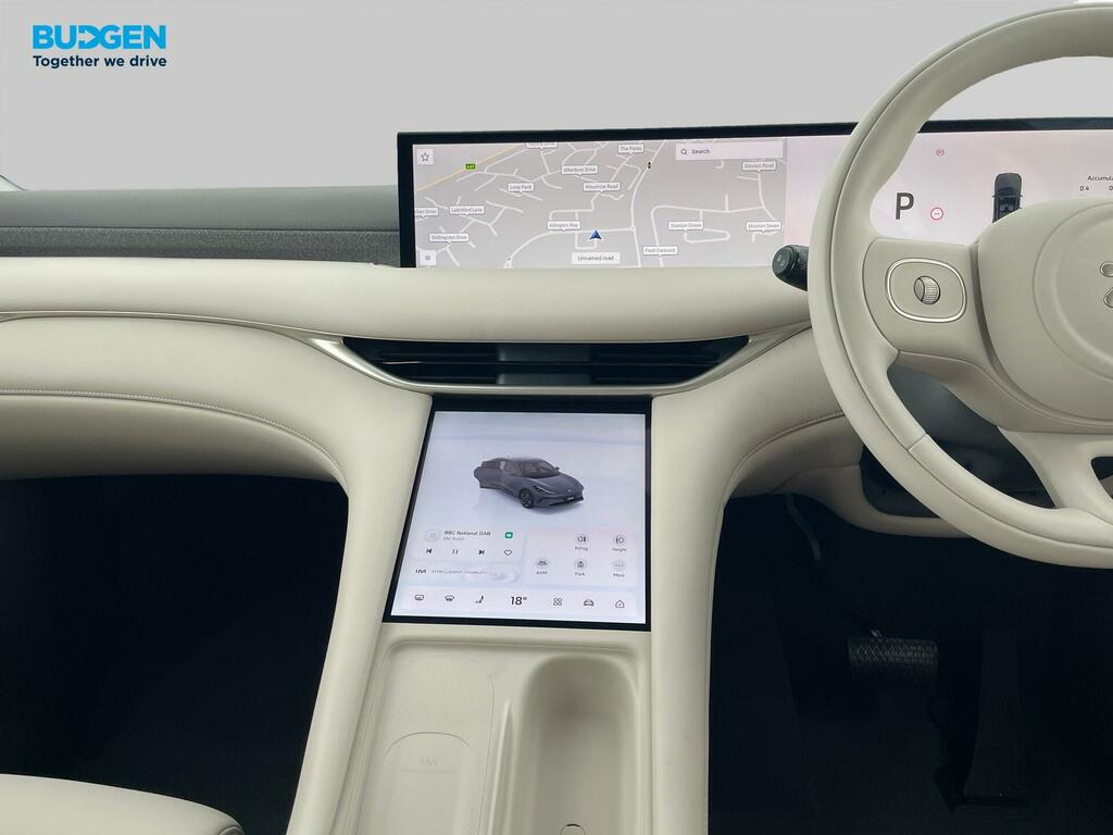 MG IM6 300Kw Long Range 100Kwh White #12