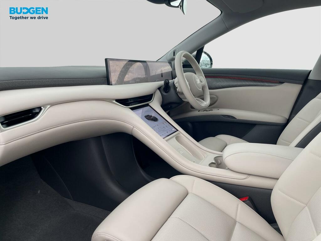 MG IM6 300Kw Long Range 100Kwh White #13