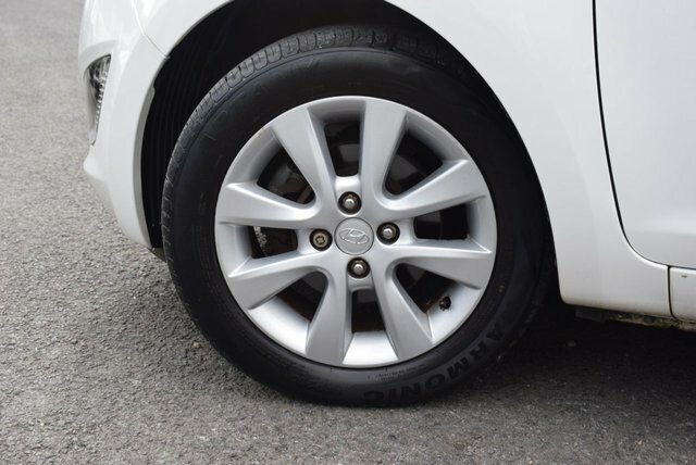 Hyundai I20 Active Red #9