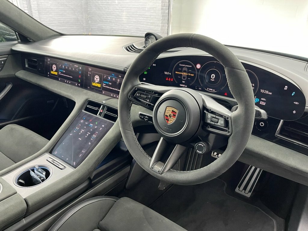 Porsche Taycan Saloon Green #5