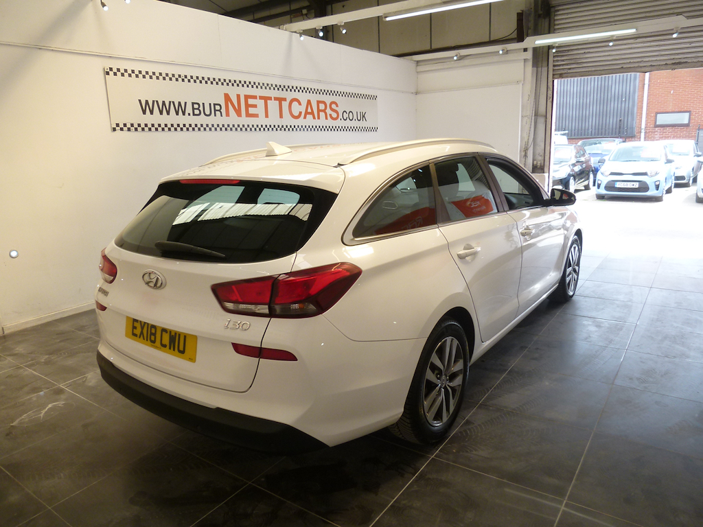 Hyundai I30 Hatchback Black #8