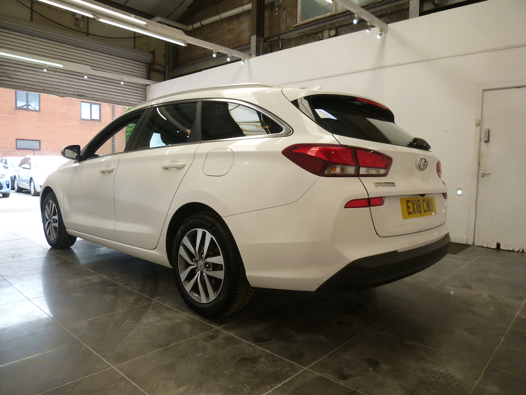 Hyundai I30 Hatchback Black #10