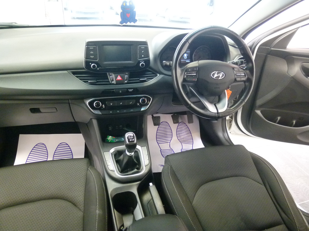 Hyundai I30 Hatchback Black #17