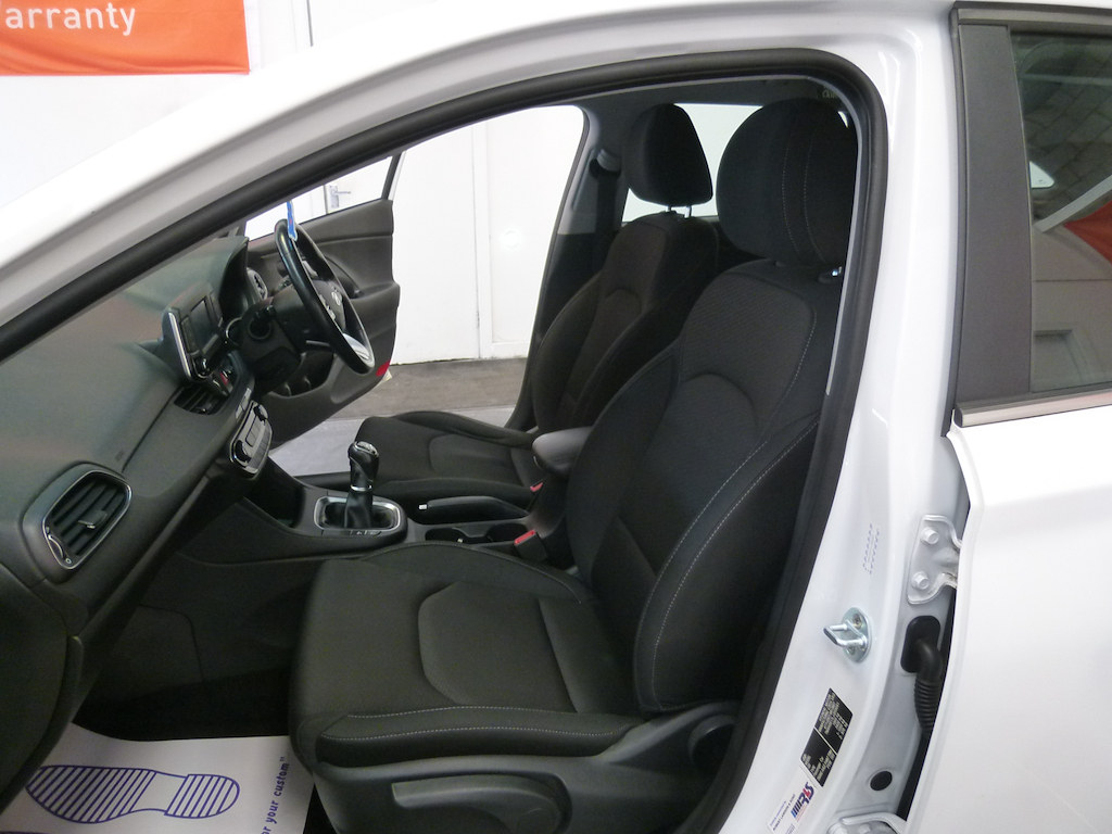 Hyundai I30 Hatchback Black #16
