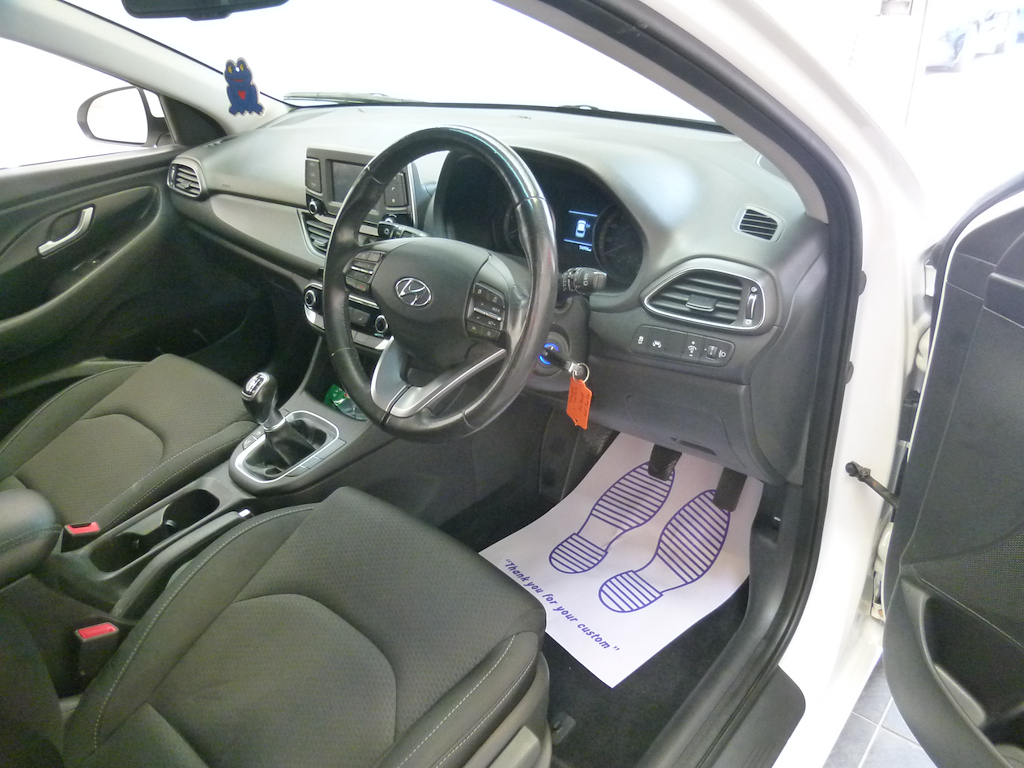 Hyundai I30 Hatchback Black #14