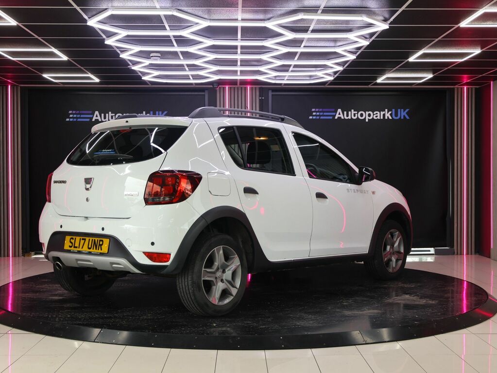 Dacia Sandero Stepway 2017 1.5 Dci Laureate Hatchback White #3