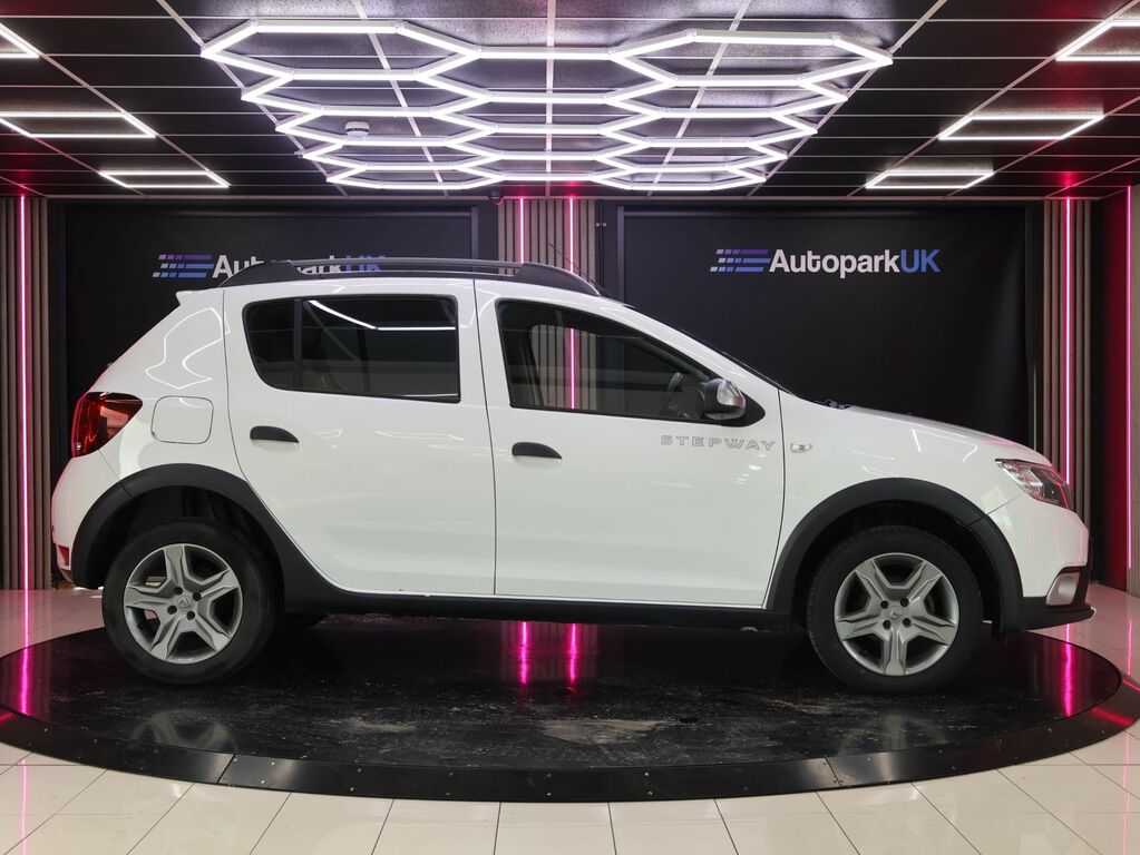 Dacia Sandero Stepway 2017 1.5 Dci Laureate Hatchback White #2