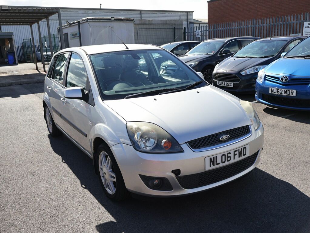 Ford Fiesta 1.25 Zetec Silver #1