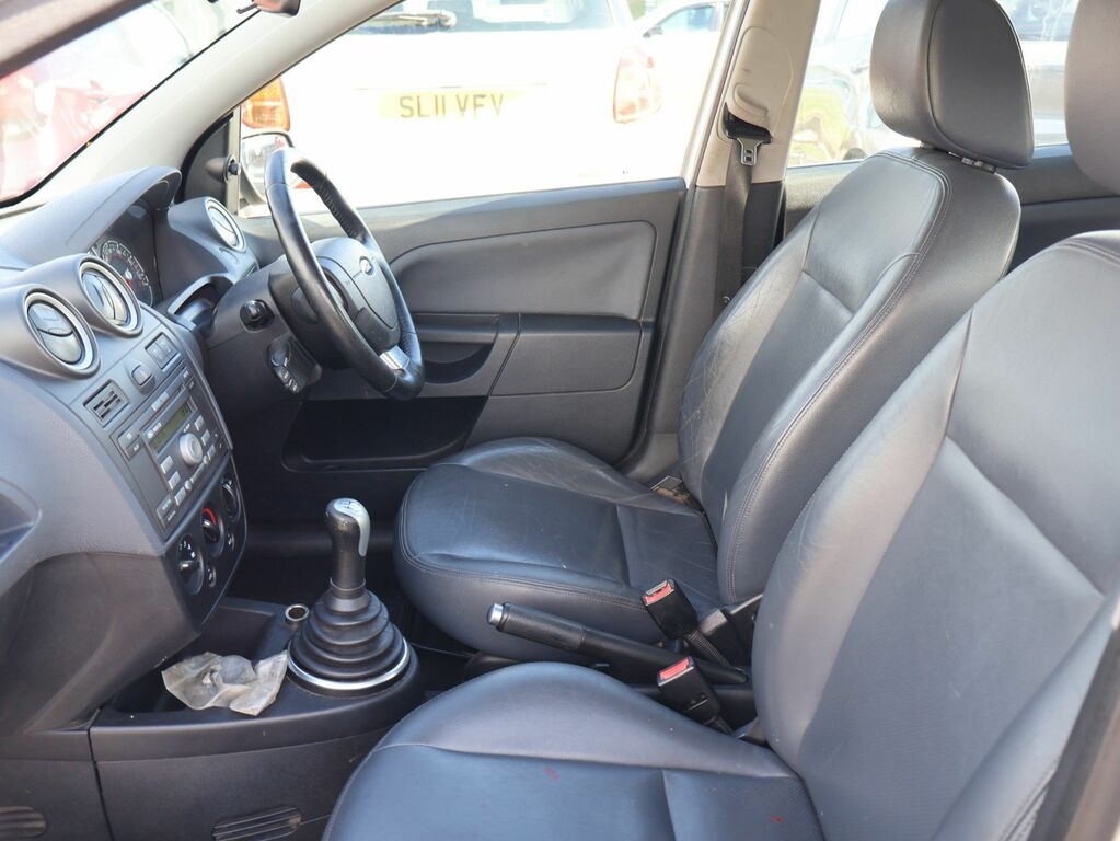 Ford Fiesta 1.25 Zetec Silver #32