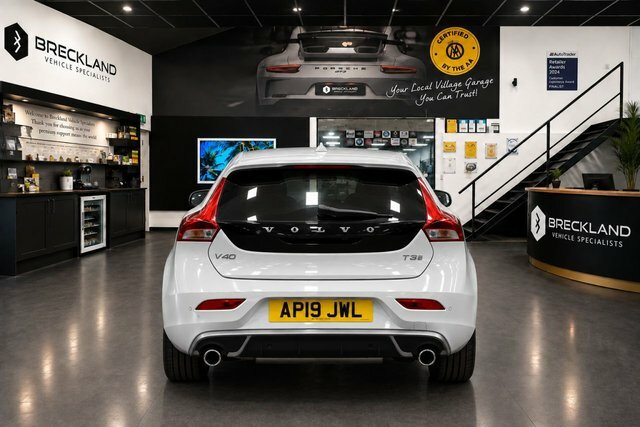 Volvo V40 2.0 T3 R-design Edition Hatchback Manua White #6
