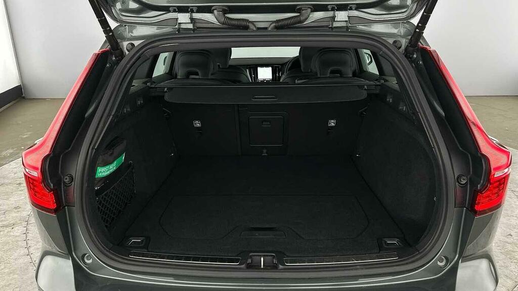 Volvo V60 Plus Black #14