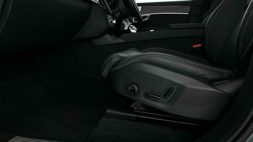Volvo XC90 Plus Black #18